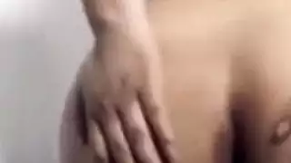 الفاتنة العربية تتوسل من أجل سائل نائب الرئيس