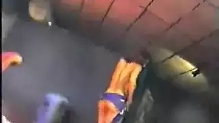 عربي مفلس يُستخدم كدمية جنسية على المسرح
