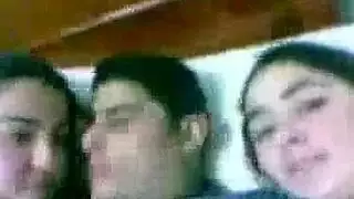رجل وزوجته يمصو زب فحل