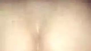 مراهقة شقراء تظهر مهاراتها مع عضو ذكري كبير