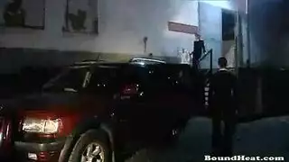 عاهرة حاملة تأخذ ضربًا عميقًا بوضعية الكلب