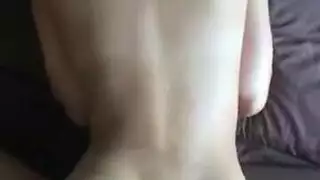 وبعد طول انتظار، تحصل الزوجة المحرومة من الجنس على قضيب أسود ضخم لتعويض زوجها العاجز،