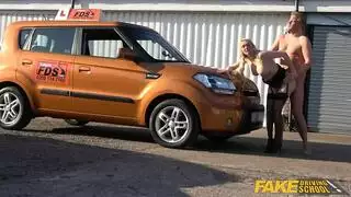 سودانيات في سيارة معا خليجي