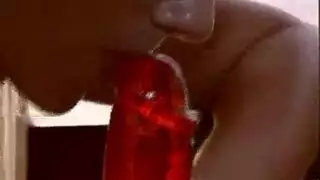 بورن سافقي قاسي: حركة ديلدو مزدوج بجانب المحيط