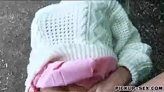 عاهرة بفرج كبير تتلقى حمولة مني