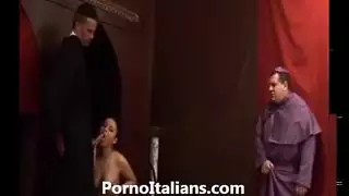 جلسة مص ونيك علنية مع نساء ناضجات مثيرات