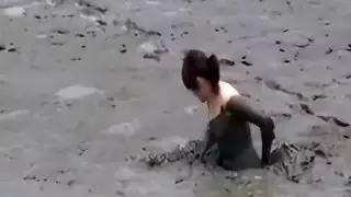 أنين لا يمكن السيطرة عليه في بورن عنيف