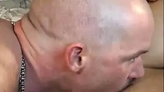 كان يمارس الجنس مع معلمه المستدير