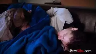 يخدع اختة وينكة في طزة