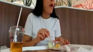 سكس تعزم أهلها علي الفطار