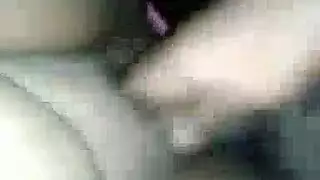 أطباء يقومون باختصاب بنات