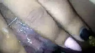 فتاة فاخرة مثيرة في جلسة لعق أقدام جماعية في فيلم إباحي