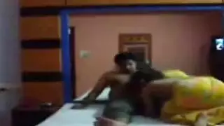 فتاة متزوجة تأخذ عدة قذفات في مهبلها