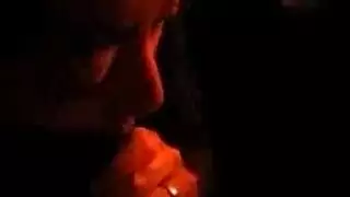 شاب كوري يحصل على خدمة لقضبيه الصلب في بورن على كرسي