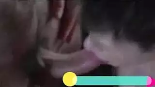 الفحول الحيوانيون الشباب يطلقون غريزة التزاوج الوحشية