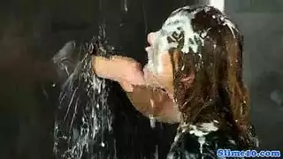 شقراء أوروبية تأخذ جنس جماعي عنيف في جميع الفتحات