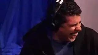 لعق قدميها يهيئ كارمن لممارسة جنس عنيف