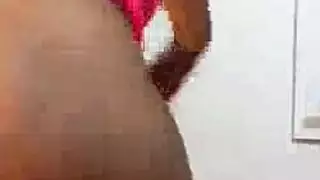 عسل أسود حار تمارس جنس صريح مع ماندينغو على الأريكة
