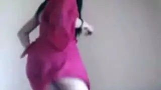 شاهدها تبتلع كل قطرة في مشهد المص هذا