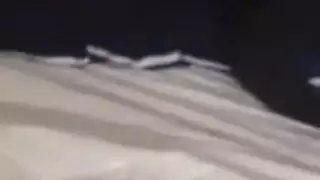 مهبلان ضيقان يمتلئان بقضيب واحد صلب ضخم