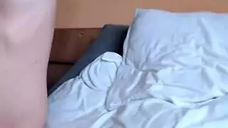 المريضة الشابة تحصل على قضيب منتصب بدلاً من الفحص