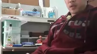 تدلك كس صديقتها الشقرء وتقظف