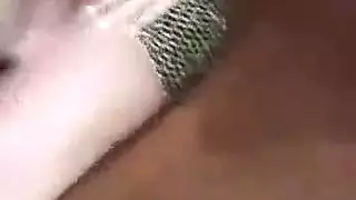 شاب سعودي يضرب مومس مغربية بقوة ويتركها مليئة بالسائل المنوي