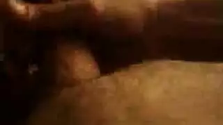 امرأة سمراء قرنية مع الثدي الكبيرة هي ممارسة الجنس مع حبيبها بدلا من الدراسة للامتحانات