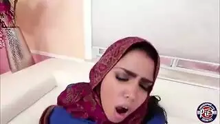 صديقتي المسلمة تحب وضع الكلب الصعب