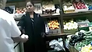 فتاة عربية غريبة تحصل على مهبلها مضروبًا بقوة