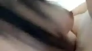 فتاة مثيرة تسأل: هل ستدخل كسي بقوة؟
