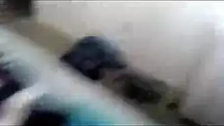 قضيب الفيم بوي تلتهمه قطار من المهبلات الجشعة