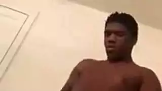 الزوجة الناضجة تلبس زي التلميذة من أجل جماع انتقامي إباحي عنيف