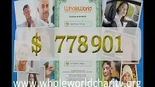 وجه الفتاة الرفيعة غارق في المنى
