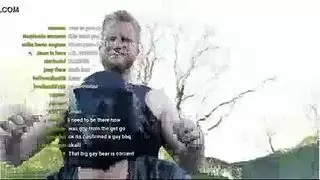 الرجل التقي يكشف قضيبه الصلب للكاميرا