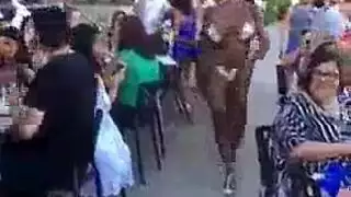 سمراء مليئة بالوشوم تأخذ ضربًا قاسيًا من فحل قريب