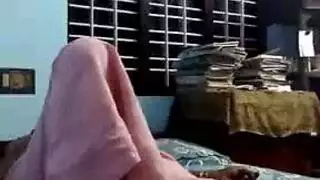 كوجر مثيرة تخلع ملابسها لممارسة جنسية جامحة