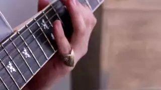 يتم تثبيتها في كل وضع من قبل رجل يحمل قضيبًا ضخمًا