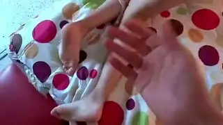 أفضل صديقة للأخت تتحطم على يد قضيب المراهق الكبير