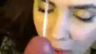 أول بلع عميق ساخن تمنحه لصديق حبيبها القذر