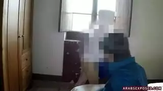 فتاة سورية محجبة تمارس أفلام إباحية محترفة من أجل الدولارات