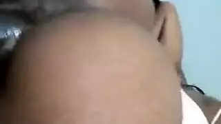 عاهرة سمراء تأخذ قضيب أسود ضخم في بورن عنيف