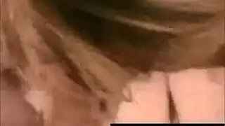شريط جنسي سري: مص للقضيب وتدليك فرجها المبلل