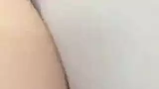 عاهرات مراهقات سكرانة تستمتع بقضيب صلب معًا