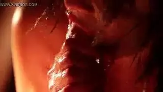 ديوس الفحل يركب عمودًا صلبًا ويدخل قضيبًا ضخمًا في حلقه