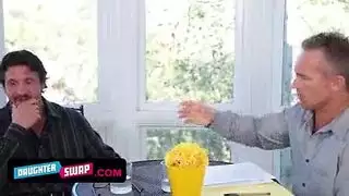 إباحية تقية: عاهرة تصلي وتُناك في وجهها