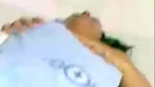 مهبل نادية الضيق يحصل على جولة خشنة من رجلها السري