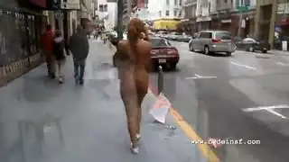 شباب شاذ نحيل العضلات يمارسون الجنس صراحة في مشهد إباحي