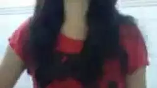 فرج عاري حليق يتلقى جنسًا صريحًا من صديق