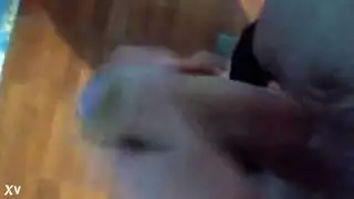 إنها ملكي في تقييد وجنس فموي